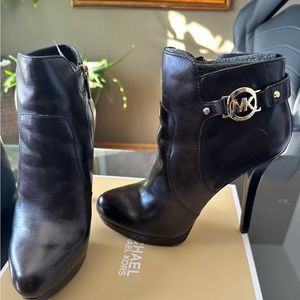 MICHAEL KORS BOOTS